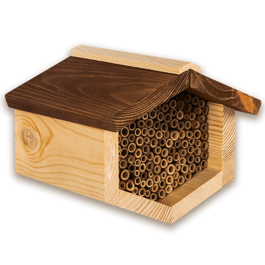 Bienenhotel mit Nisthülsen aus Bambus